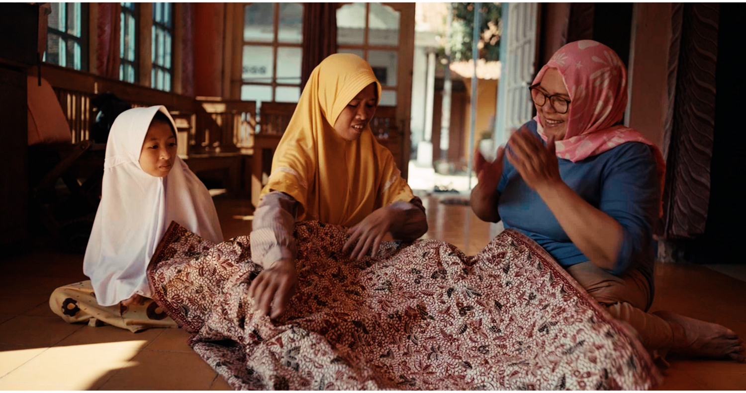 Ibu Mulyati and Ibu Wiin with her work, Sarong Relawati Sisik